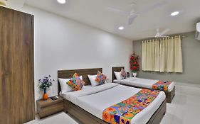 Hotel Nice Vadodara